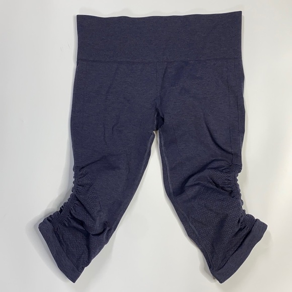 Lululemon Seamlessly Street Crop Legging Size 8 - Picture 1 of 7